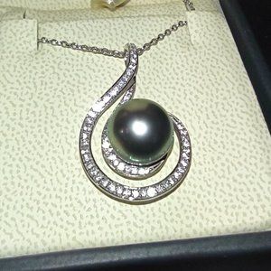 Tahitian Pearl and CZ Pendant necklace